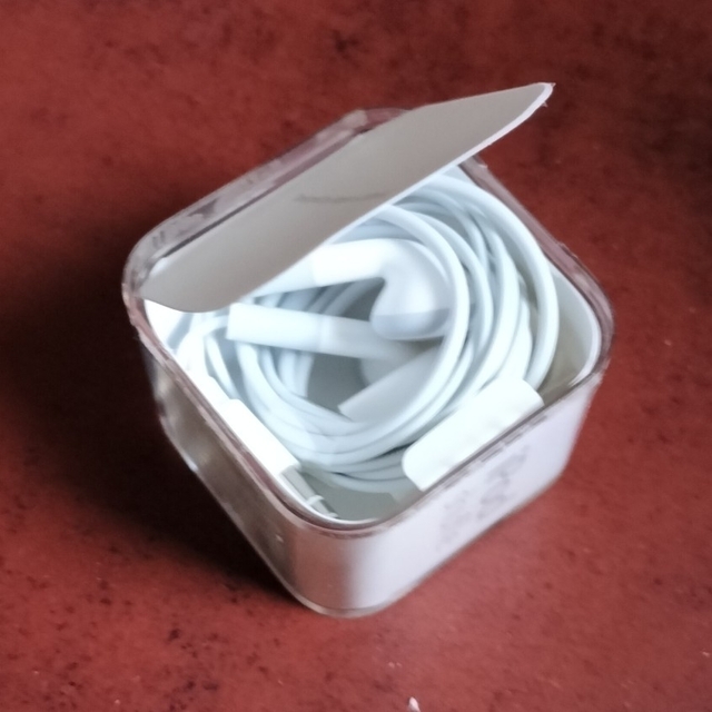 Apple(アップル)のiPod shuffle 2GB 第4世代 スマホ/家電/カメラのオーディオ機器(ポータブルプレーヤー)の商品写真