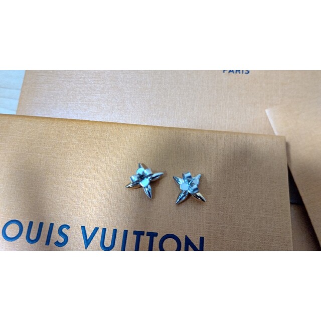LOUIS VUITTON - ルイヴィトン ピアス ブックルドレイユスタッズ