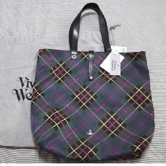 Vivienne Westwood(ヴィヴィアンウエストウッド)のタグ付き新品 Vivienne Westwood タータンチェック バッグ メンズのバッグ(トートバッグ)の商品写真