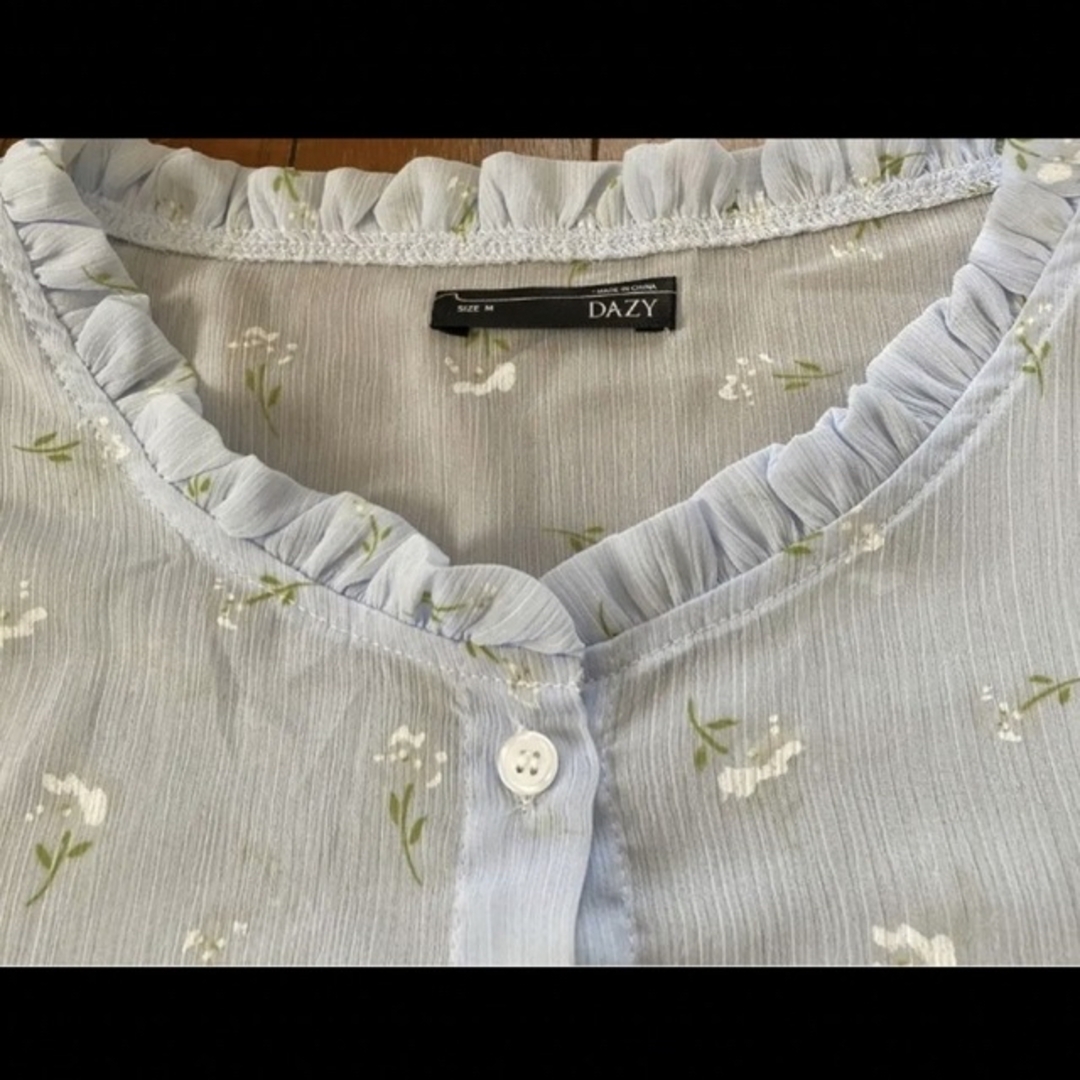 DAZY 半袖フリルブラウス レディースのトップス(シャツ/ブラウス(半袖/袖なし))の商品写真