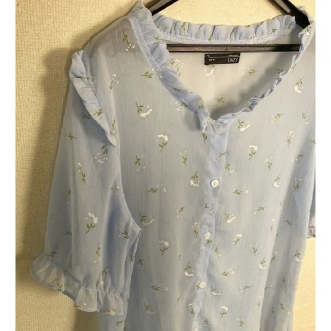 DAZY 半袖フリルブラウス レディースのトップス(シャツ/ブラウス(半袖/袖なし))の商品写真