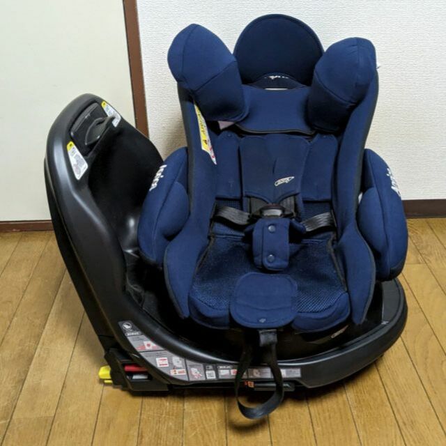 Aprica(アップリカ)のアップリカ ディアターン プラス ISOFIX AB ネイビー チャイルドシート キッズ/ベビー/マタニティの外出/移動用品(自動車用チャイルドシート本体)の商品写真