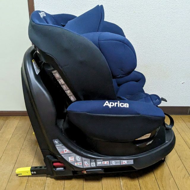 Aprica(アップリカ)のアップリカ ディアターン プラス ISOFIX AB ネイビー チャイルドシート キッズ/ベビー/マタニティの外出/移動用品(自動車用チャイルドシート本体)の商品写真