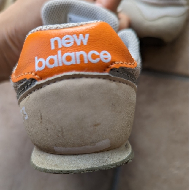 New Balance(ニューバランス)のニューバランス　キッズシューズ　373　ベージュ　オレンジ　14.5cm キッズ/ベビー/マタニティのベビー靴/シューズ(~14cm)(スニーカー)の商品写真