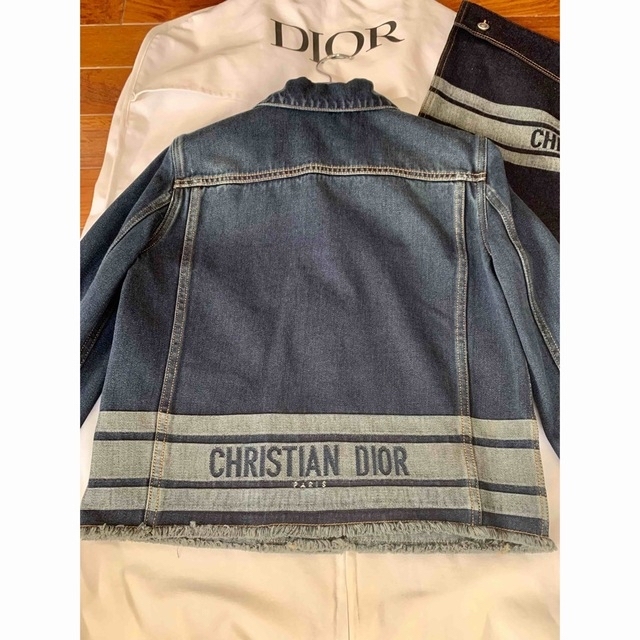 Christian Dior(クリスチャンディオール)の専用　新品未使用 クリスチャンディオール　デニムジャケット36  ポーチ付き レディースのジャケット/アウター(Gジャン/デニムジャケット)の商品写真
