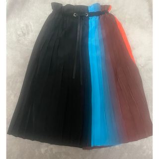 アキラナカ(AKIRANAKA)のアキラナカ　カラーブロック プリーツスカート　36 ほぼ新品(ひざ丈スカート)