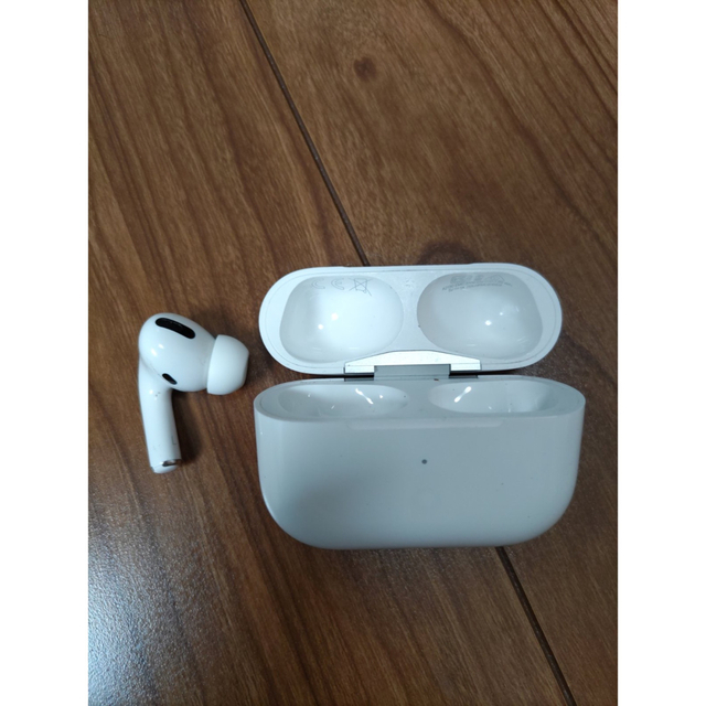 Apple(アップル)のAirpods pro  左耳とケースのみ スマホ/家電/カメラのオーディオ機器(ヘッドフォン/イヤフォン)の商品写真