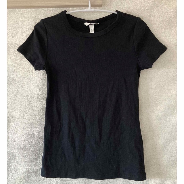 H&M(エイチアンドエム)のH&M 黒Tシャツ　S レディースのトップス(Tシャツ(半袖/袖なし))の商品写真