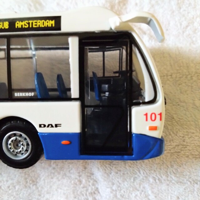 お値下げ中LION−TOYS　GVB　AMSTERDAM BUS エンタメ/ホビーのおもちゃ/ぬいぐるみ(ミニカー)の商品写真