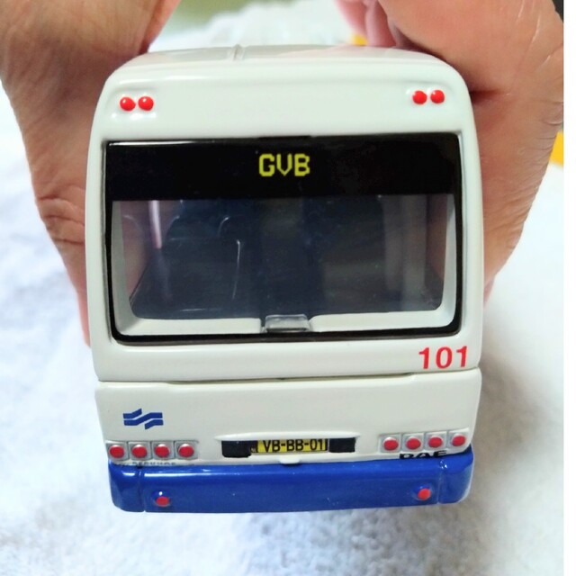 お値下げ中LION−TOYS　GVB　AMSTERDAM BUS エンタメ/ホビーのおもちゃ/ぬいぐるみ(ミニカー)の商品写真