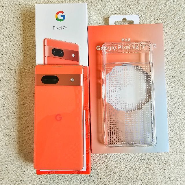 Google Pixel(グーグルピクセル)のGoogle Pixel 7a  Coral 限定のケース付き スマホ/家電/カメラのスマートフォン/携帯電話(スマートフォン本体)の商品写真