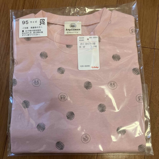 新品アンパンマンTシャツ キッズ/ベビー/マタニティのキッズ服女の子用(90cm~)(Tシャツ/カットソー)の商品写真