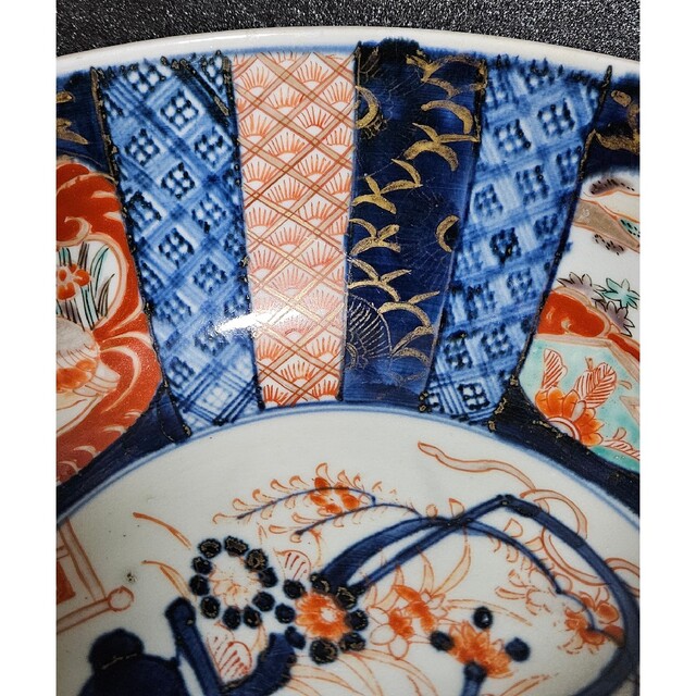 明治時代 古伊万里 染錦 見込みに花鉢 菖蒲に鷺 市松文様 24.6cm 明治時代 古伊万里 染錦 見込みに花鉢 菖蒲に鷺 市松文様 24.6cm