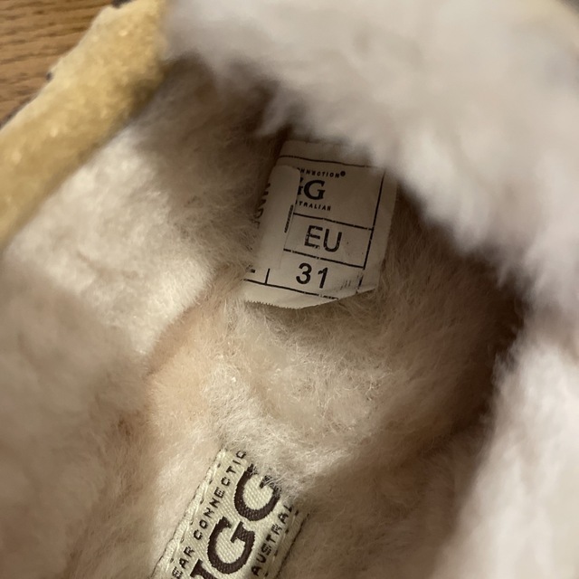 UGG(アグ)のUGG ミネトンカ キッズ/ベビー/マタニティのキッズ靴/シューズ(15cm~)(スリッポン)の商品写真