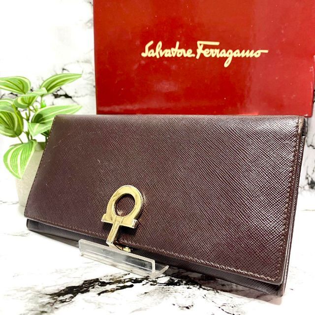 ✨未使用展示品✨Ferragamo 長財布　ガンチーニ　ラウンドファスナー　希少