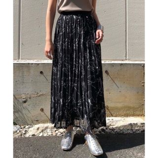 アメリヴィンテージ(Ameri VINTAGE)の　&g'aime花柄シアープリーツスカート/シースルースカート　新品(ロングスカート)