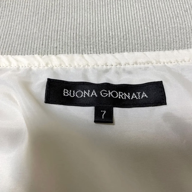 BUONA GIORNATA(ボナジョルナータ)のBUONA GIORNATA ボナショルナータ　スカジャン　ブルゾン　刺繍 レディースのジャケット/アウター(スカジャン)の商品写真