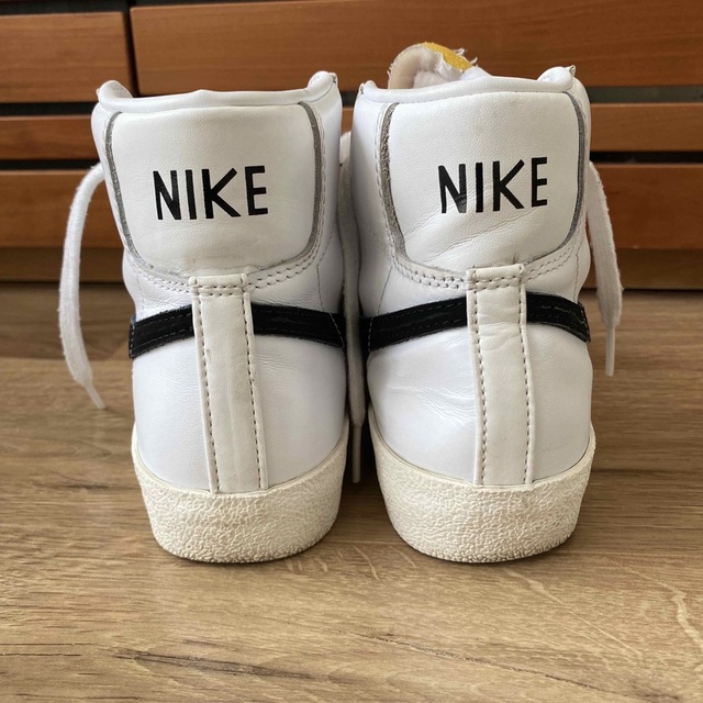 NIKE(ナイキ)のNIKE ブレイザーMID’77 23.5cm レディースの靴/シューズ(スニーカー)の商品写真