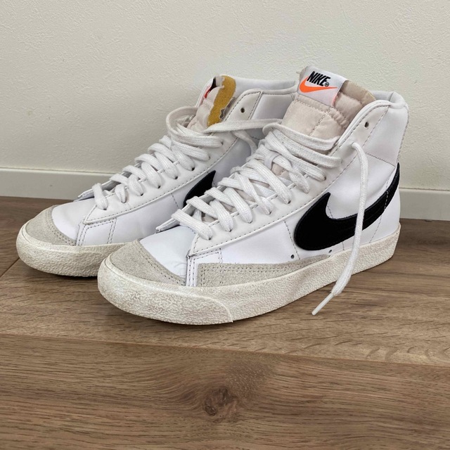 NIKE(ナイキ)のNIKE ブレイザーMID’77 23.5cm レディースの靴/シューズ(スニーカー)の商品写真