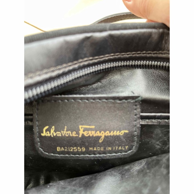 Salvatore Ferragamo(サルヴァトーレフェラガモ)のフェラガモショルダーバッグ　19800→14990 レディースのバッグ(ショルダーバッグ)の商品写真