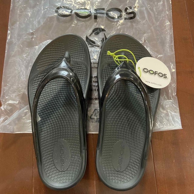 OOFOS(ウーフォス)のOOFOS 厚底サンダル 新品未使用　 レディースの靴/シューズ(サンダル)の商品写真