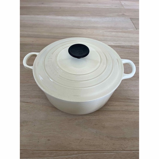 ルクルーゼ　鍋　ココットロンド24cm アーモンド　LE CREUSET