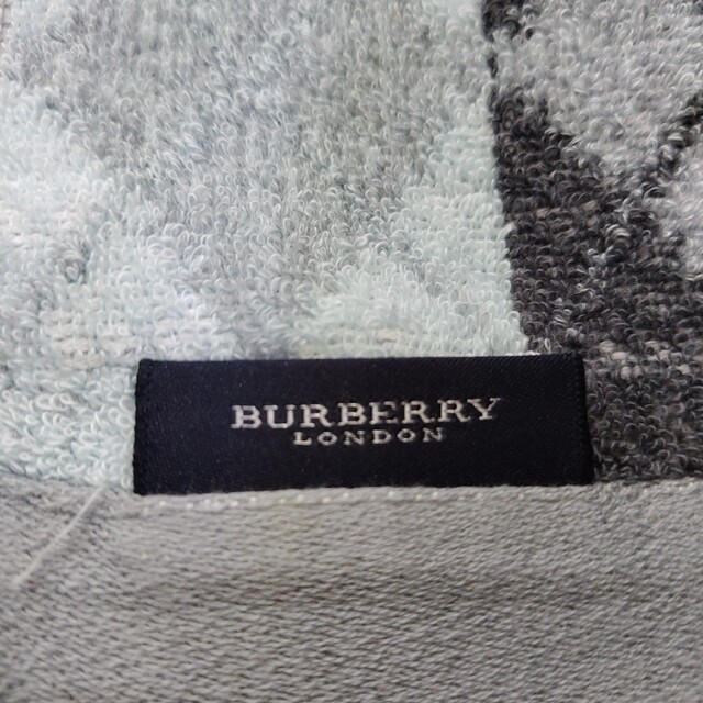 BURBERRY(バーバリー)のバーバリー　フェイスタオル　タオル　BURBERRY インテリア/住まい/日用品の日用品/生活雑貨/旅行(タオル/バス用品)の商品写真