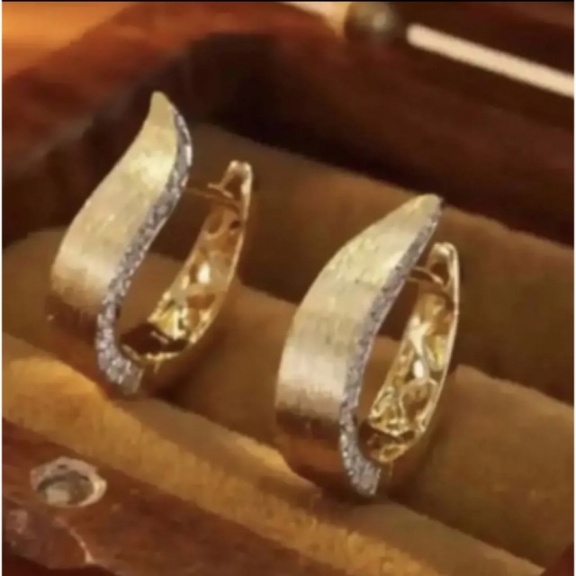 インス風　天然ダイヤモンド　ピアス結婚指輪