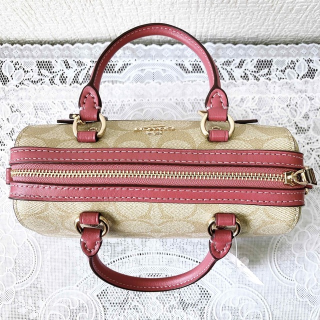 COACH(コーチ)の【新品】COACH ミニボストンショルダーバッグ ベージュ ピンク レディースのバッグ(ショルダーバッグ)の商品写真