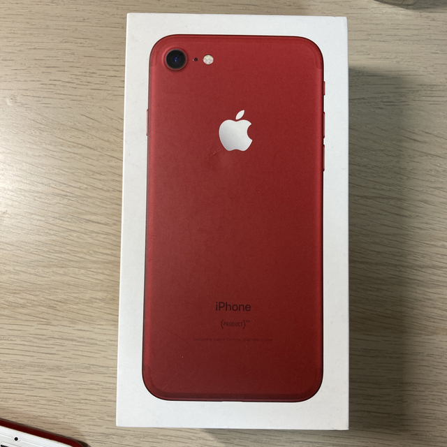 Apple(アップル)のApple iPhone7 128GB red 外カメラ故障 スマホ/家電/カメラのスマートフォン/携帯電話(スマートフォン本体)の商品写真