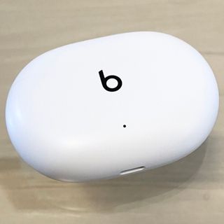 ビーツバイドクタードレ(Beats by Dr Dre)の★美品★Beats Studio Buds ホワイト 充電ケースのみ／W128(ヘッドフォン/イヤフォン)