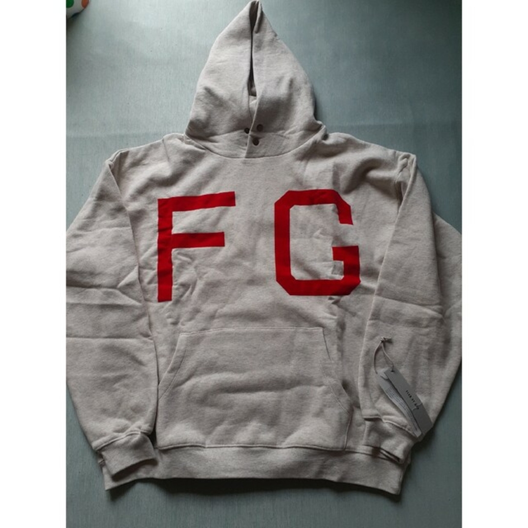 FEAR OF GOD(フィアオブゴッド)のFOG Essentials セブンスコレクション フロッキービックロゴパーカー メンズのトップス(パーカー)の商品写真