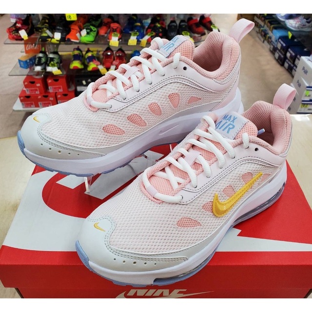 NIKE - NIKEナイキ ウィメンズ エアマックスAP 23.5cm カジュアル