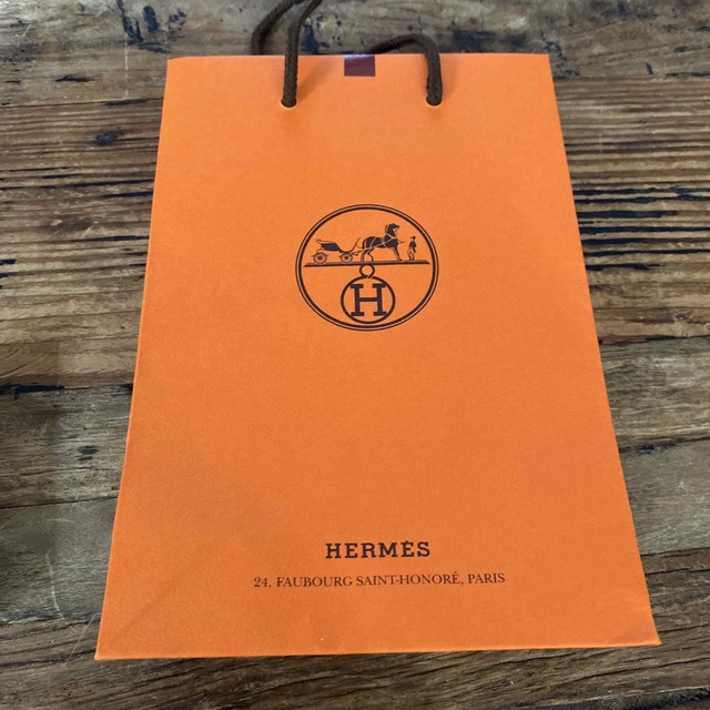 Hermes(エルメス)のHERMES エルメス　 リップオイル 《エルメジスティブル》 04 新品未使用 コスメ/美容のベースメイク/化粧品(リップグロス)の商品写真