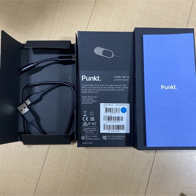 punkt mp02 new generation ガラケー ライトブルー スマホ/家電/カメラのスマートフォン/携帯電話(携帯電話本体)の商品写真