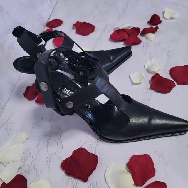 Sergio Rossi(セルジオロッシ)の極美品　Sergio　rossi　セルジオロッシ　オールレザー　パンプス　黒 レディースの靴/シューズ(ハイヒール/パンプス)の商品写真
