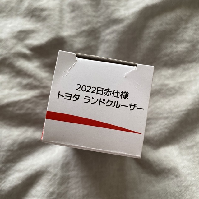 Takara Tomy(タカラトミー)のトミカ　2022日赤仕様　トヨタ　ランドクルーザー エンタメ/ホビーのおもちゃ/ぬいぐるみ(ミニカー)の商品写真