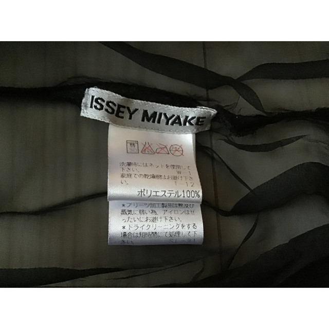 ISSEY MIYAKE(イッセイミヤケ)のイッセイミヤケ  シースルーシャツ　黒 レディースのトップス(シャツ/ブラウス(長袖/七分))の商品写真