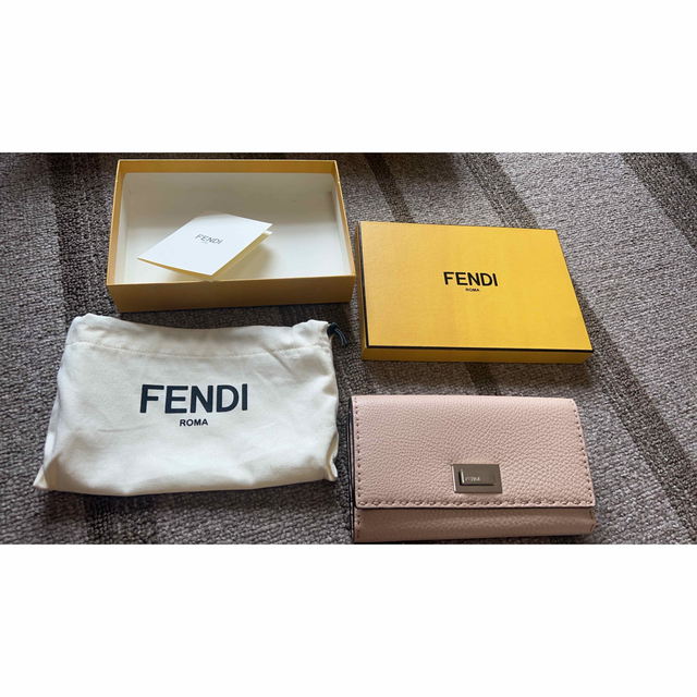 FENDI ピーカブー長財布