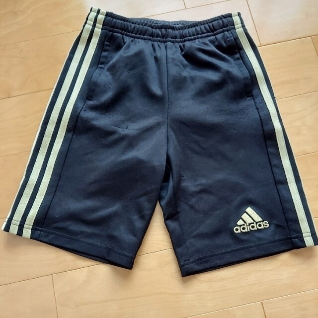 adidas(アディダス)のadidas　ショートパンツ　120cm キッズ/ベビー/マタニティのキッズ服男の子用(90cm~)(その他)の商品写真