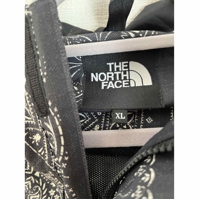 THE NORTH FACE(ザノースフェイス)のノースフェイス　バンダナ柄　ノベルティスクープジャケット メンズのジャケット/アウター(マウンテンパーカー)の商品写真