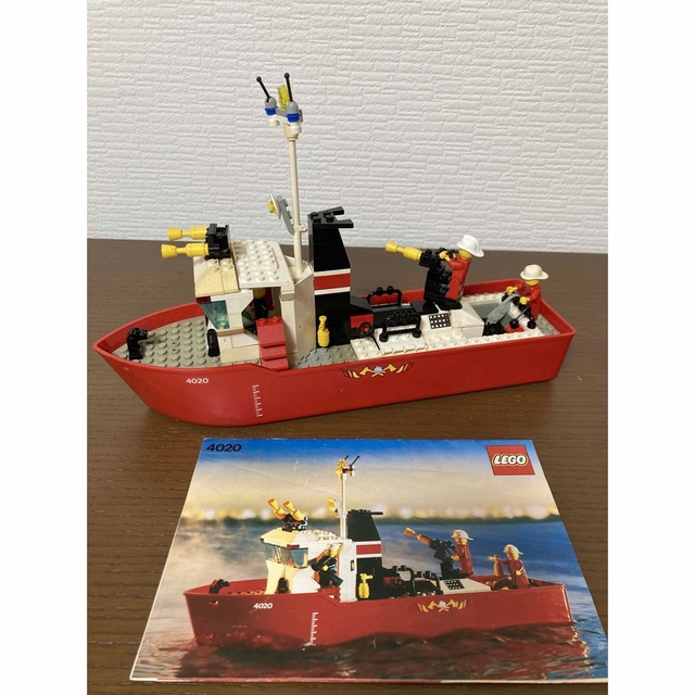 オールドレゴ　 コンテナ船 消防艇