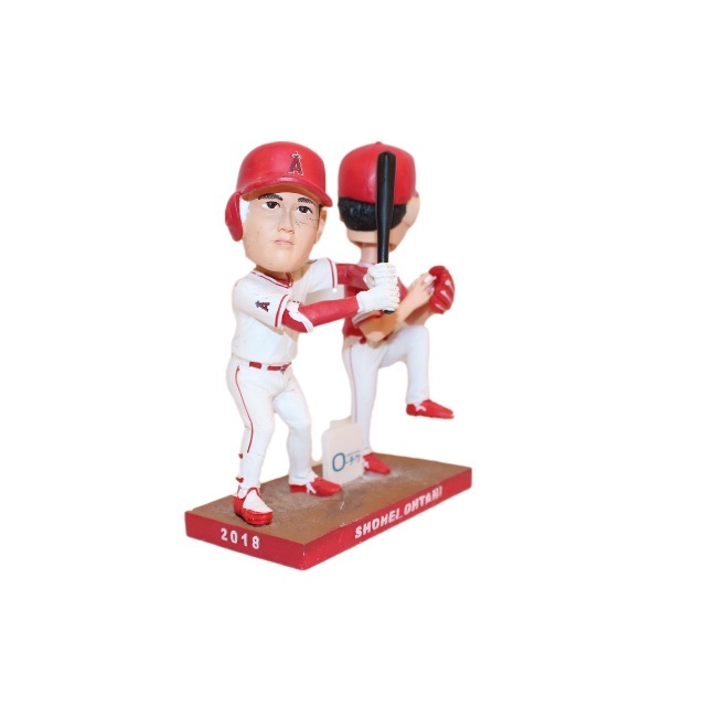 大谷翔平選手　フィギュア　二刀流 BOBBLE HEAD 　希少 MVP スポーツ/アウトドアの野球(記念品/関連グッズ)の商品写真