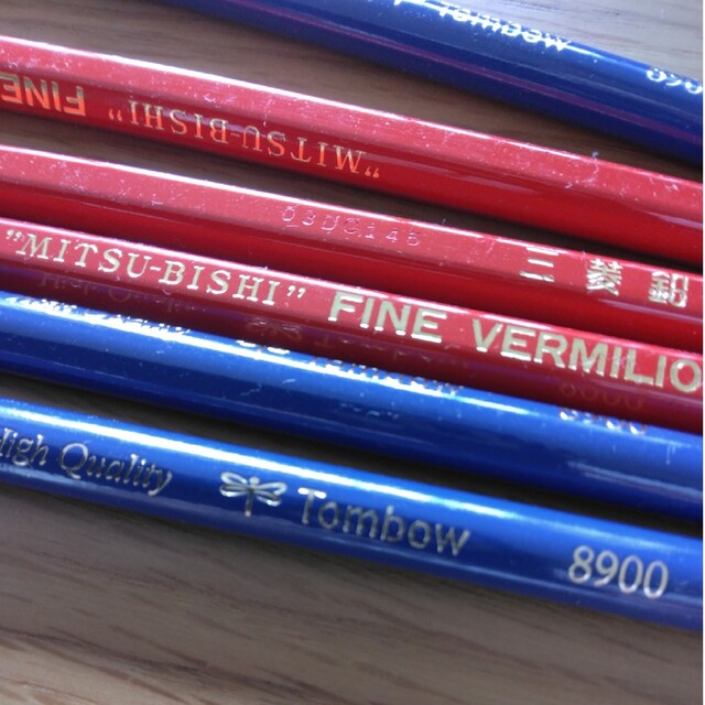 トンボ鉛筆(トンボエンピツ)の赤鉛筆　青鉛筆　三本づつ インテリア/住まい/日用品の文房具(その他)の商品写真