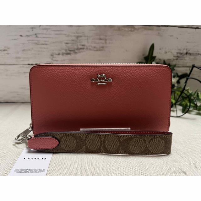 新品COACHコーチ長財布シグネチャーストラップ付きピンク 新作 | フリマアプリ ラクマ
