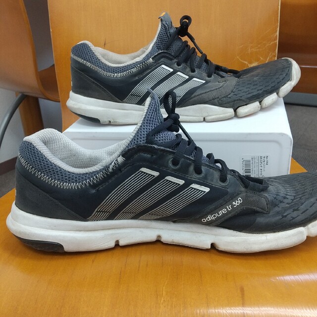 【新品】adidas ランニングシューズ 23.5㎝ ゆったりタイプ