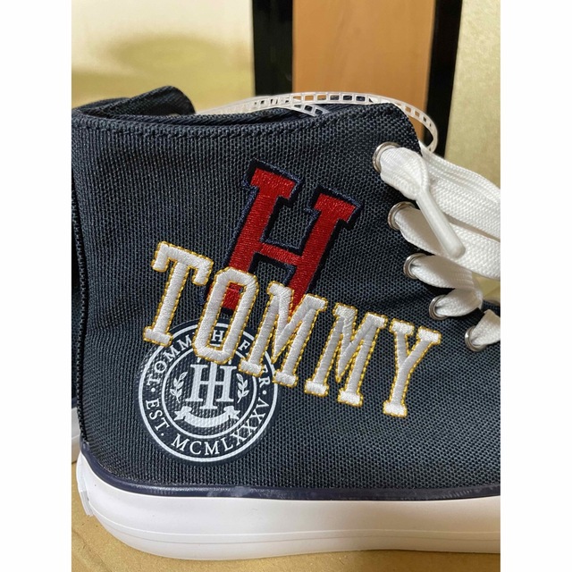 TOMMY HILFIGER(トミーヒルフィガー)のTOMMY HILFIGER レディーススニーカー　値下げ‼️ レディースの靴/シューズ(スニーカー)の商品写真