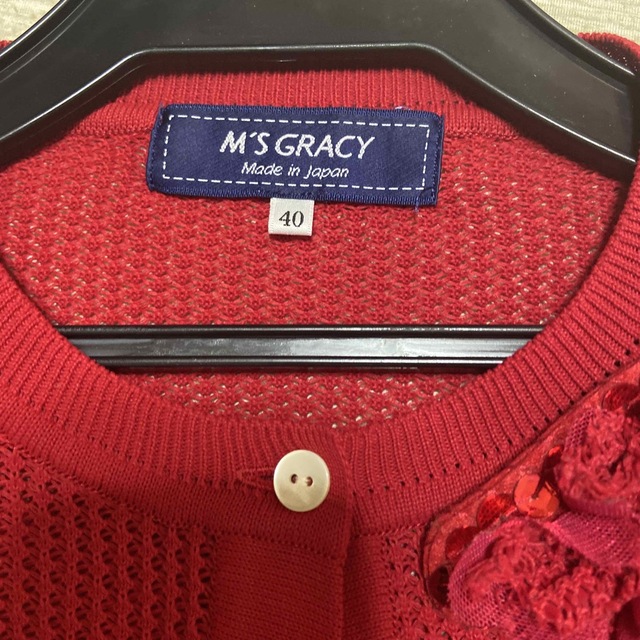 M'S GRACY(エムズグレイシー)のエムズグレイシー　コサージュ付きカーディガン　赤 レディースのトップス(カーディガン)の商品写真