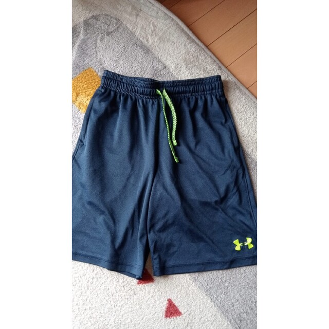 UNDER ARMOUR(アンダーアーマー)のHAYA様専用 アンダーアーマー　ショートパンツ キッズ/ベビー/マタニティのキッズ服男の子用(90cm~)(パンツ/スパッツ)の商品写真