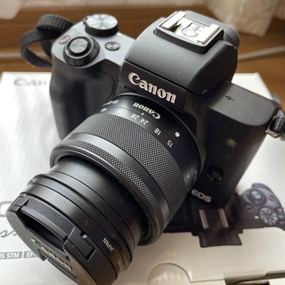 Canon - 数回使用のみの美品☆Canon EOS KISS M Wズームキットの通販 ...